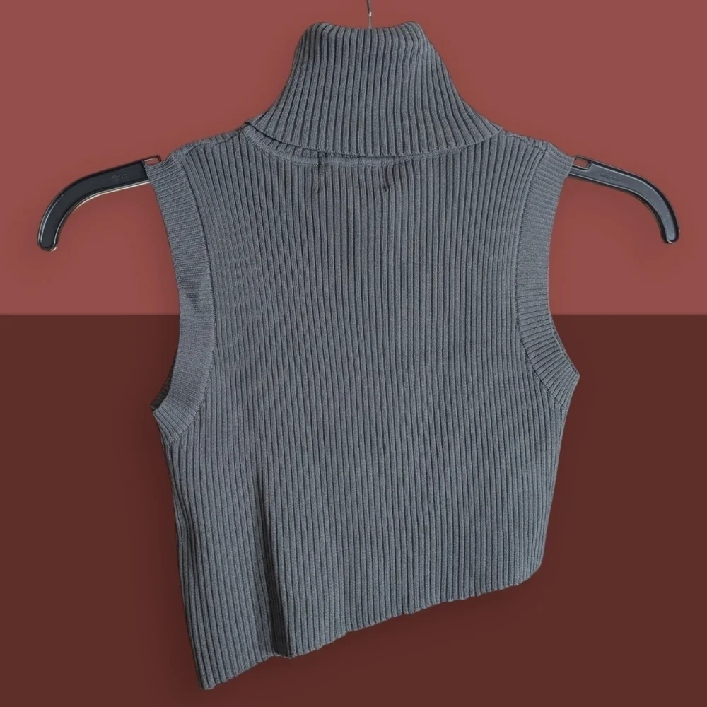 🤩NWT Cider Ribbed Sleeveless Turtleneck Asymmetrical Crop Top | Gray Size Large